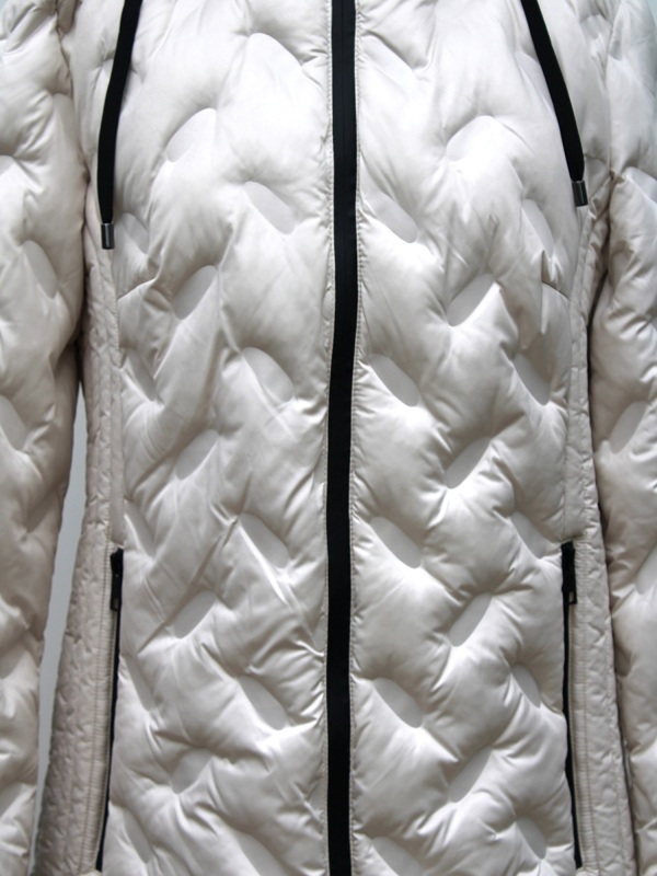 Steppjacke mit Kapuze close-up