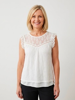 Elegantes Spitzentop in Weiß